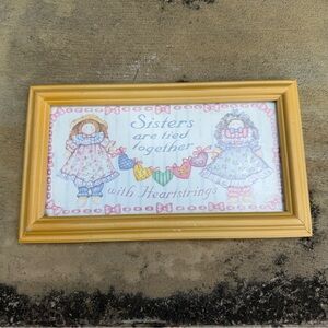Vintage “Sisters are tied together with heartstrings” wall hanging decor
